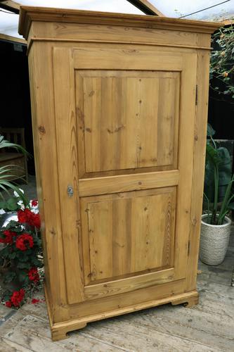 Quality Victorian Pine Cupboard - Linen / Larder / Food / Wardrobe (1 of 11)