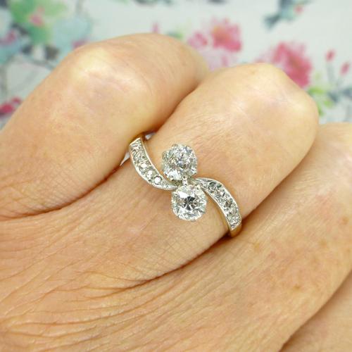 Antique Edwardian 18ct Old mine cut Diamond two stone engagement ring c.1910 (1 of 10) Antique Edwardian 18ct Old mine cut Diamond two stone engagement ring c.1910 (1 of 10)