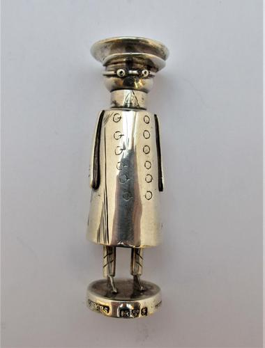 Very rare silver novelty chaffeur Mr Popple, cayenne pepper pot, Chester 1906 (1 of 9)