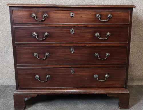 Georgian Mahogany Chest of Drawers (1 of 10)