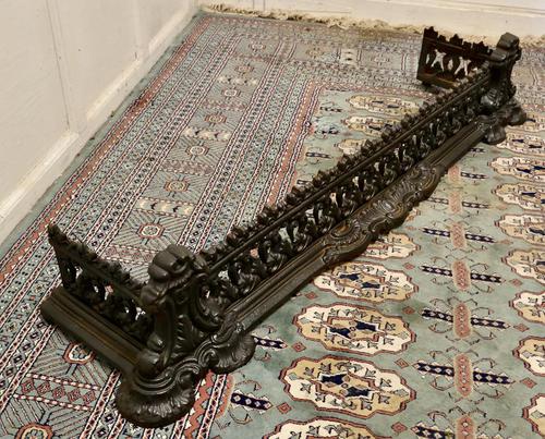 Decorative Victorian Cast Iron Fender (1 of 8) Decorative Victorian Cast Iron Fender (1 of 8)