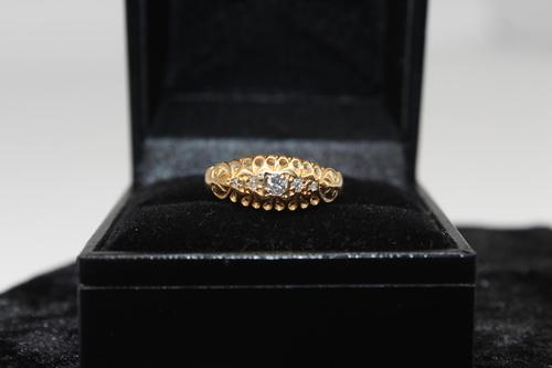 18ct Gold Diamond Ring, size O, weighing 2.2g (1 of 6)