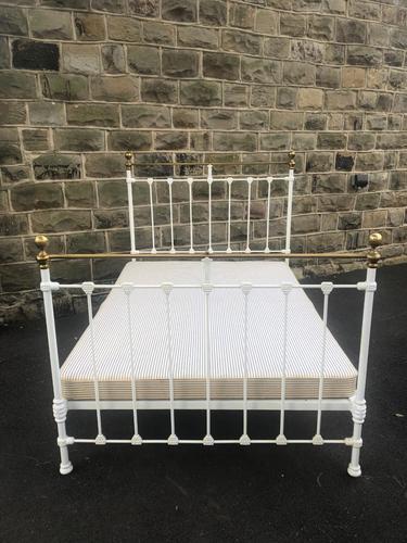 Antique Victorian Brass & Iron Double Bed (1 of 10) Antique Victorian Brass & Iron Double Bed (1 of 10)