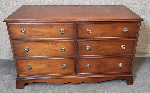 Bevan Funnell Figured Mahogany Chest of Drawers (1 of 9) Bevan Funnell Figured Mahogany Chest of Drawers (1 of 9)