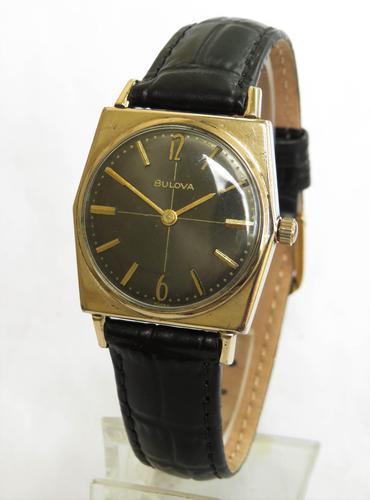 1971 Mid-size Bulova Wrist Watch (1 of 4) 1971 Mid-size Bulova Wrist Watch (1 of 4)