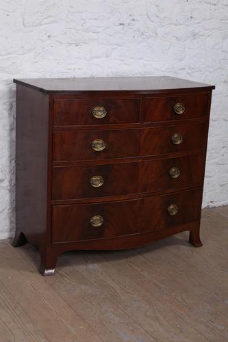 Lovely Mahogany Bow Fronted Chest of Drawers (1 of 4)