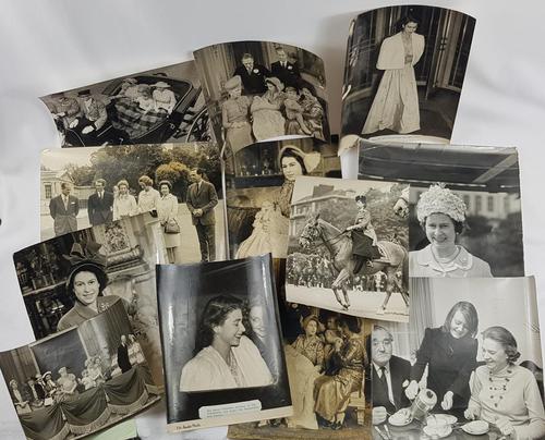 28 Original Press Release Royal Photographs (1 of 14)