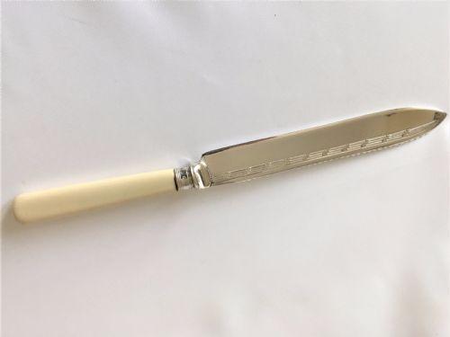 A Good Silver Mounted Cake Knife (1 of 4) A Good Silver Mounted Cake Knife (1 of 4)