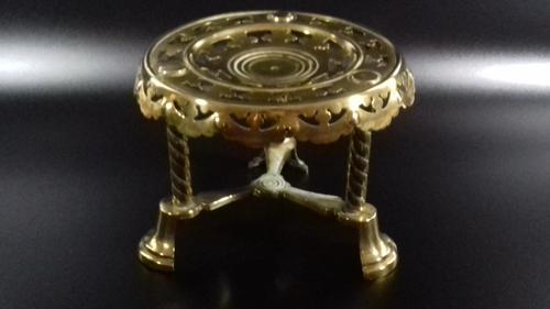 Antique Victorian Pierced Brass Trivet Kettle Stand (1 of 10) Antique Victorian Pierced Brass Trivet Kettle Stand (1 of 10)