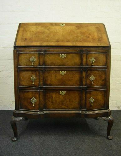 Antique Queen Anne Design Walnut Bureau (1 of 9) Antique Queen Anne Design Walnut Bureau (1 of 9)