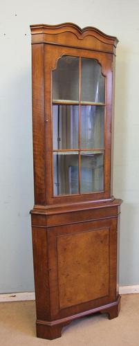 Walnut Corner Cabinet, Queen Anne Style (1 of 8)