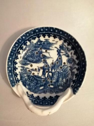 18th Century Caughley Blue & White Egg Drainer (1 of 5) 18th Century Caughley Blue & White Egg Drainer (1 of 5)