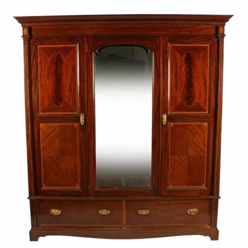 Edwardian Three Door Wardrobe (1 of 8) Edwardian Three Door Wardrobe (1 of 8)