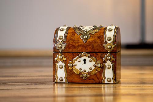 Burr Walnut Perfume Box 1870 (1 of 13) Burr Walnut Perfume Box 1870 (1 of 13)