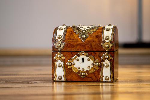 Burr Walnut Perfume Box 1870 (1 of 13)