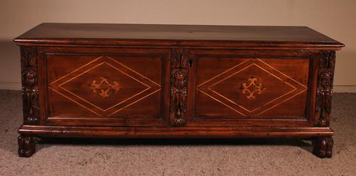 Italian Renaissance Cassone Chest in Walnut - 17th Century (1 of 12) Italian Renaissance Cassone Chest in Walnut - 17th Century (1 of 12)