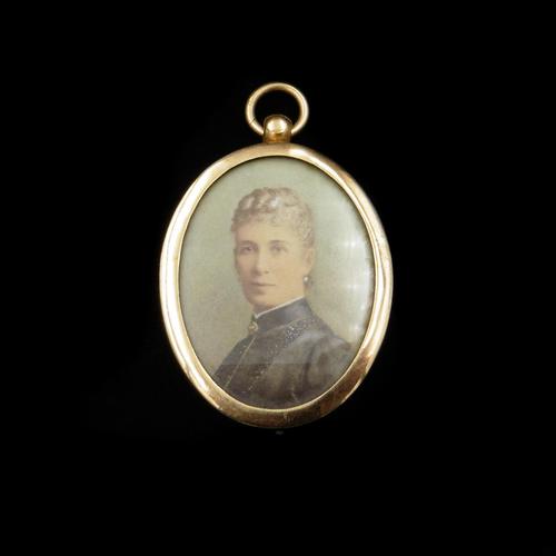 Antique Edwardian Large Oval Portrait Rolled Gold Picture Locket Pendant (1 of 10) Antique Edwardian Large Oval Portrait Rolled Gold Picture Locket Pendant (1 of 10)