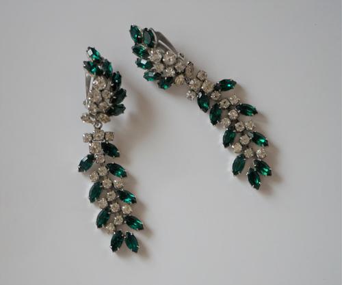 Stunning Vintage Pair of Emerald Green & Clear Rhinestone Clip on Earrings (1 of 6) Stunning Vintage Pair of Emerald Green & Clear Rhinestone Clip on Earrings (1 of 6)
