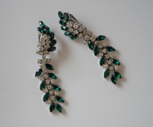 Stunning Vintage Pair of Emerald Green & Clear Rhinestone Clip on Earrings (1 of 6)