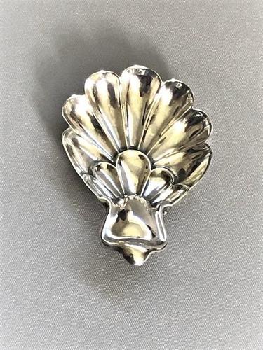 Lovely Shell Design Silver Caddy Spoon (1 of 3)