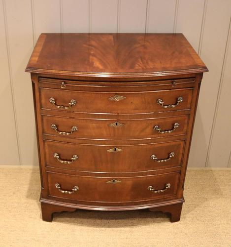 Mahogany Bow Front Chest of Drawers c.1920 (1 of 11)