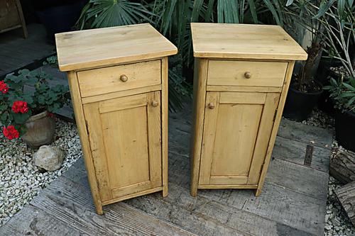 Fabulous & Slim Pair of Old Pine Bedside Cabinets (1 of 7)