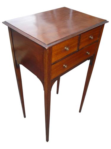Small Mahogany Chest / Bedside c.1925 (1 of 1) Small Mahogany Chest / Bedside c.1925 (1 of 1)