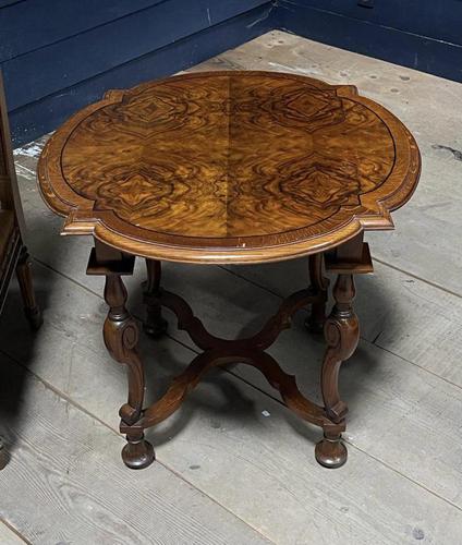 Pretty Walnut Carolean Coffee or Lamp Table (1 of 10)