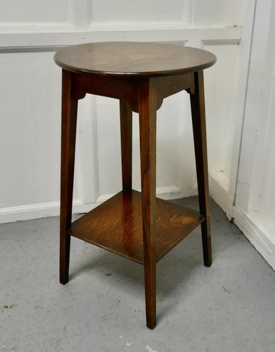 Attractive Round Oak Occasional Table, with Undertier (1 of 6)