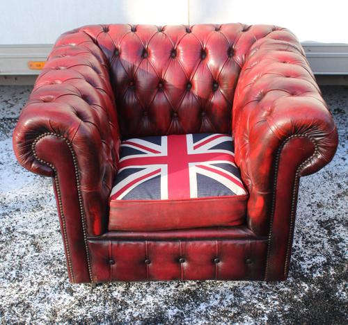 1960s Chesterfield Red Leather Tub Chair with Union Jack on Seat (1 of 3)