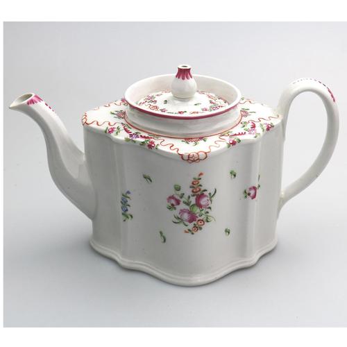 Very Pretty Georgian New Hall Porcelain Lozenge Teapot 195 c.1780 (1 of 8)