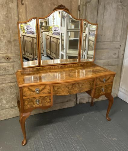 Queen Anne Design Burr Walnut Dressing Table c.1920 (1 of 16)