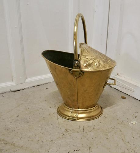 Victorian Brass Helmet Coal Scuttle (1 of 6) Victorian Brass Helmet Coal Scuttle (1 of 6)