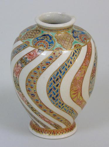 Antique Japanese Meiji Satsuma Vase (1 of 8)