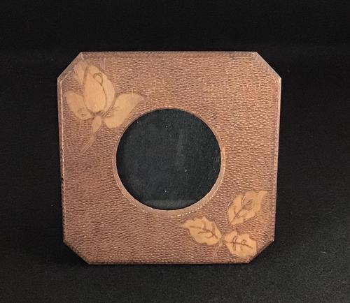 Late Victorian Pokerwork Easel Photo Frame. (1 of 4) Late Victorian Pokerwork Easel Photo Frame. (1 of 4)