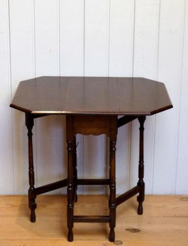 Solid Oak Gateleg Table, England c.1920 (1 of 2) Solid Oak Gateleg Table, England c.1920 (1 of 2)