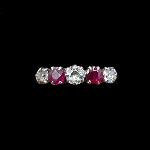 Vintage Ruby & Diamond 18ct 18K Yellow Gold Five Stone Ring (1 of 10) Vintage Ruby & Diamond 18ct 18K Yellow Gold Five Stone Ring (1 of 10)