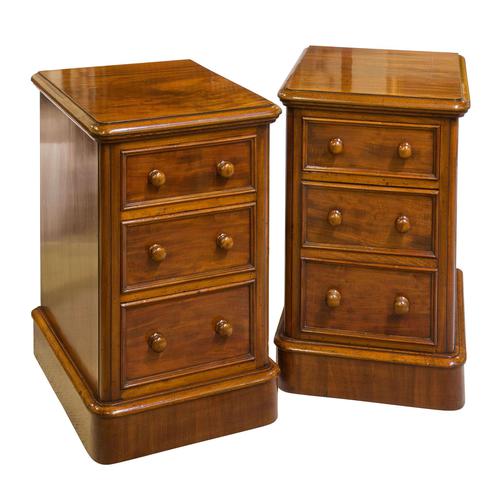 Pair of Mahogany Bedside Chest of Drawers (1 of 9) Pair of Mahogany Bedside Chest of Drawers (1 of 9)