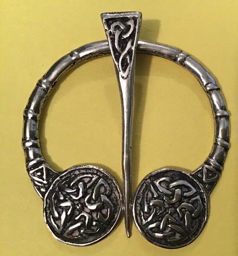 Vintage Scottish Silver Celtic Design Penannular Brooch (1 of 4) Vintage Scottish Silver Celtic Design Penannular Brooch (1 of 4)
