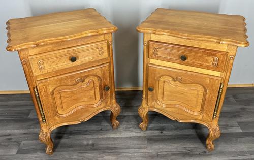 French Vintage Oak Bedside Tables Pair Cupboards Cabinets LOT 3946 (1 of 15)