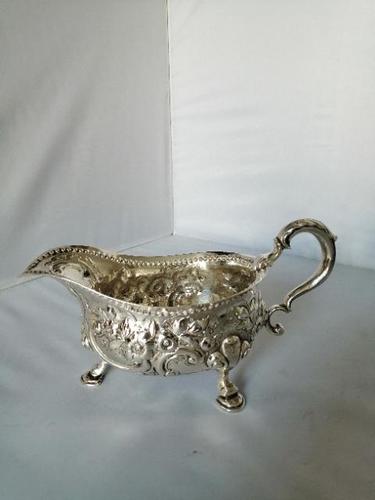 Large and impressive Georgian Silver Sauce Boat / Gravy Boat (1 of 7) Large and impressive Georgian Silver Sauce Boat / Gravy Boat (1 of 7)