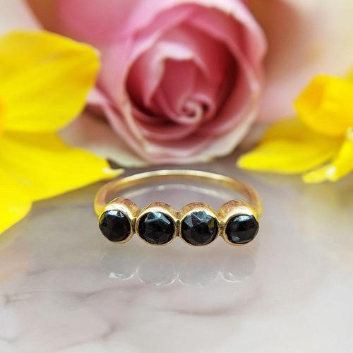 Vintage 18ct Gold Four Garnet Crystal Ring (1 of 9) Vintage 18ct Gold Four Garnet Crystal Ring (1 of 9)
