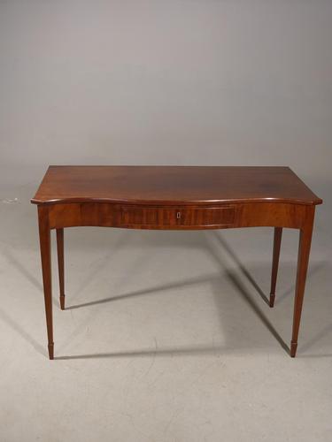 Elegant George III Period Serpentine Mahogany Serving Table (1 of 5) Elegant George III Period Serpentine Mahogany Serving Table (1 of 5)