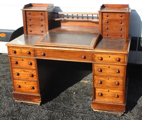 1900's Large Mahogany Dickens Desk with Leather inset (1 of 5)