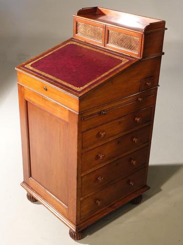 A Fine Mid 19th Century Mahogany Davenport (1 of 8) A Fine Mid 19th Century Mahogany Davenport (1 of 8)