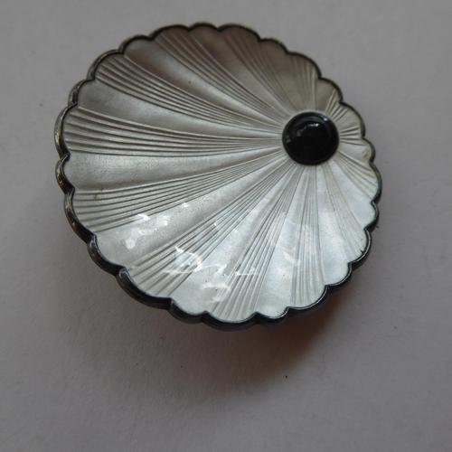 Silver & Enamel Norwegian Shell Brooch (1 of 9) Silver & Enamel Norwegian Shell Brooch (1 of 9)
