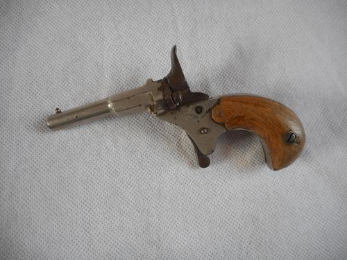 Small Blank Firing Flobert Pistol (1 of 4) Small Blank Firing Flobert Pistol (1 of 4)