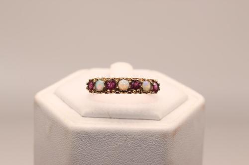 9ct Gold & Ruby Ring, size S, weighing 2.2g (1 of 5)