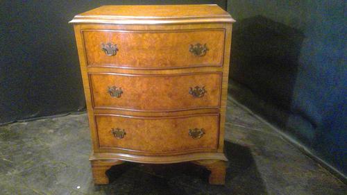 Burr Walnut Queen Anne Style Serpentine Fronted Chest Set of Three Drawers (1 of 4)