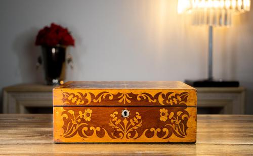 Rosewood & Birds Eye Maple Table Box c.1860 (1 of 10) Rosewood & Birds Eye Maple Table Box c.1860 (1 of 10)